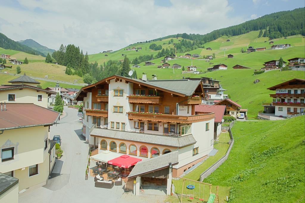 Aparthotel Dorfplatzl Garni Tux Exterior foto