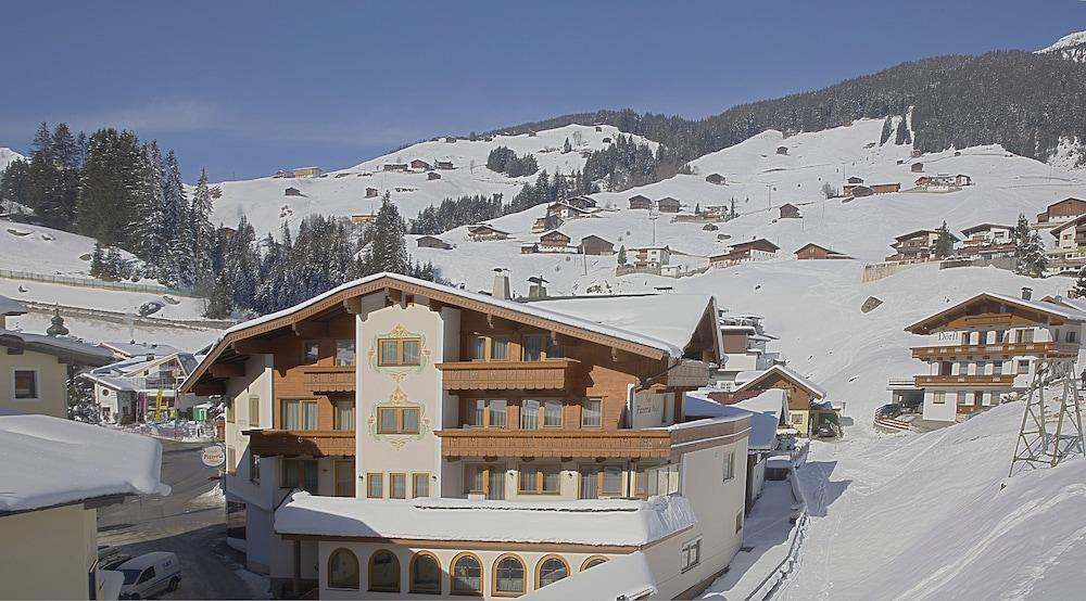Aparthotel Dorfplatzl Garni Tux Exterior foto