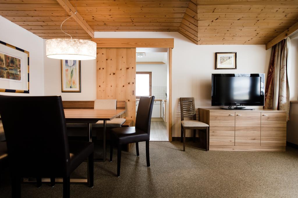 Aparthotel Dorfplatzl Garni Tux Cameră foto