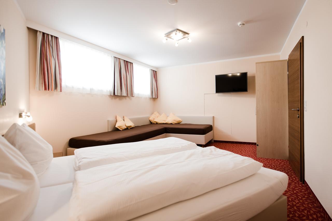 Aparthotel Dorfplatzl Garni Tux Exterior foto